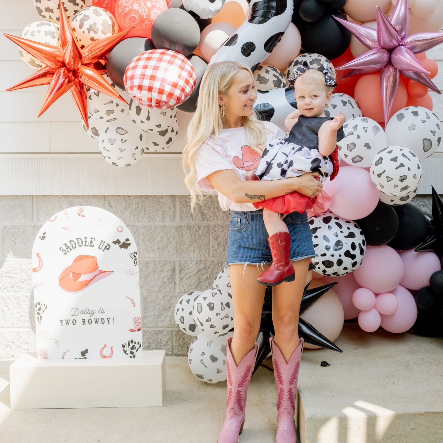 RaeLynn Saddle Up | Custom Welcome Arch