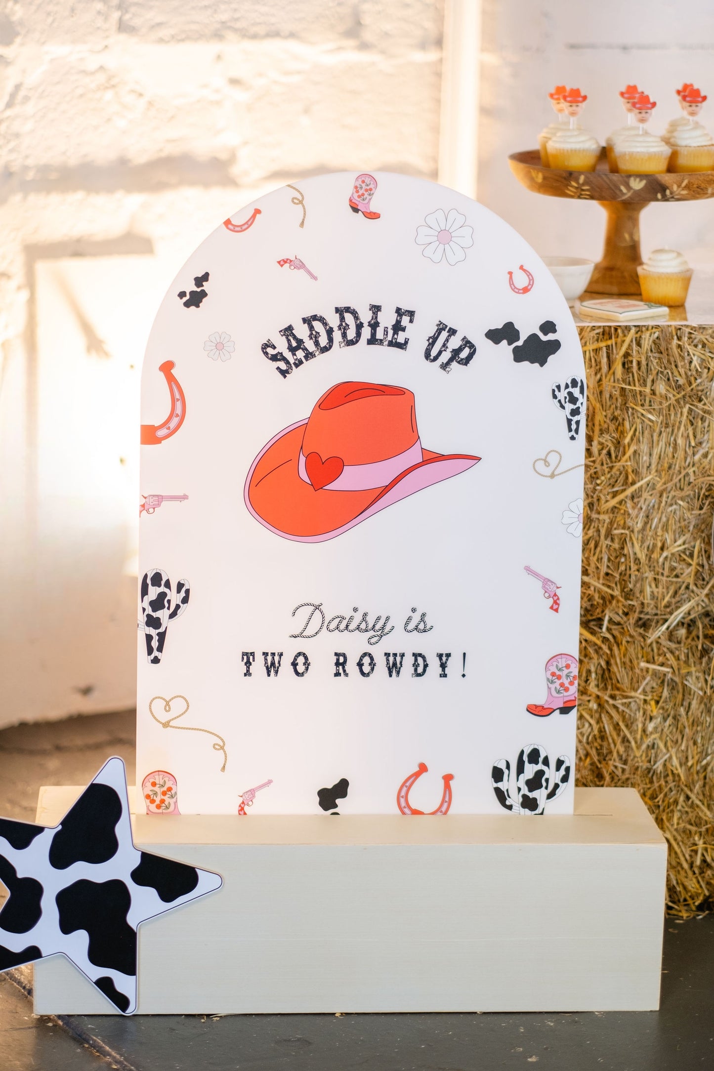 RaeLynn Saddle Up | Custom Welcome Arch